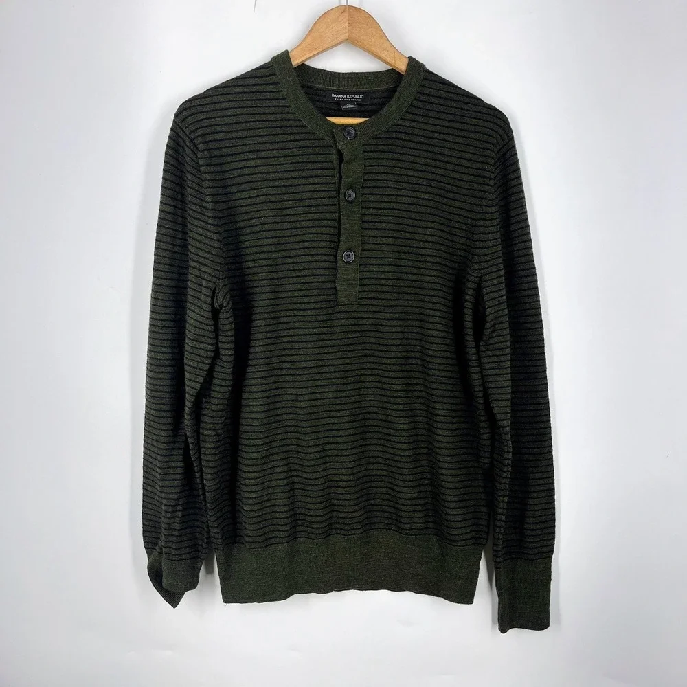 Banana Republic Mens Extra Fine Merino Wool Henley Sweater Olive Green Striped L